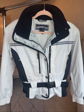 Obermeyer White and Black Insulated Ski Jacket with Belt